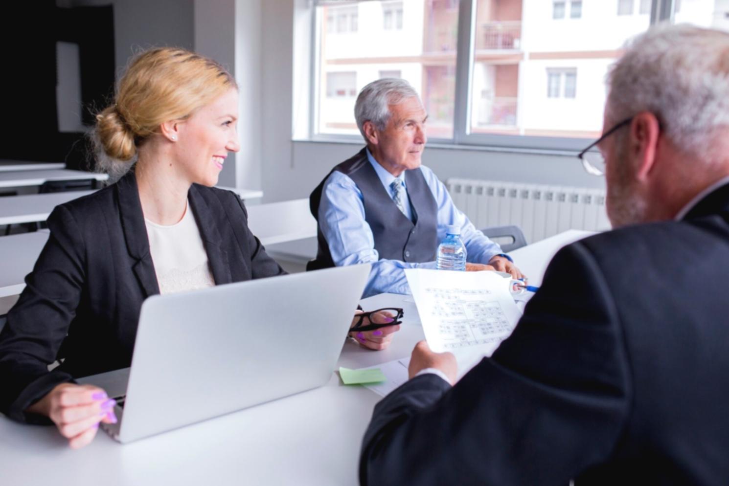 Environnement de formation en analyse financière avec outils professionnels